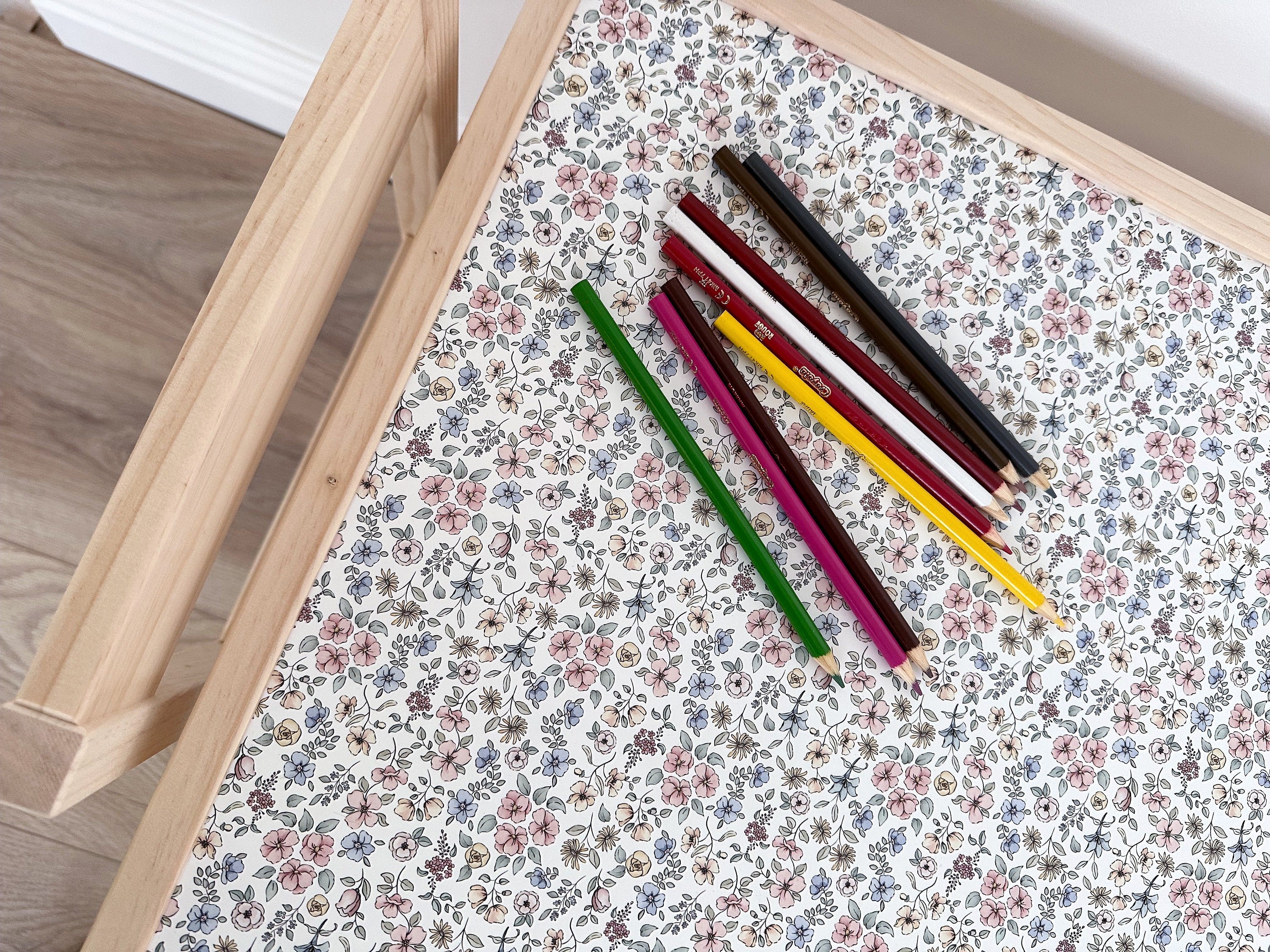 Ditsy Table Setting Ditsy Floral Latt table – Toddle & Play